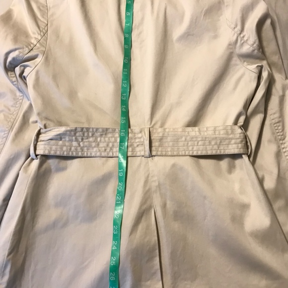 Untuckit brand, for her. jacket/trench style. Medium. Tan with button and belt - Picture 7 of 10